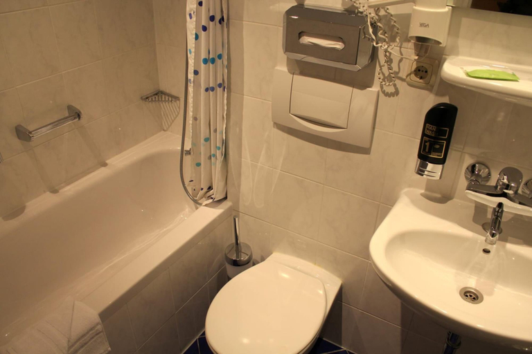 Bathroom 5, Hotel Wallis, München