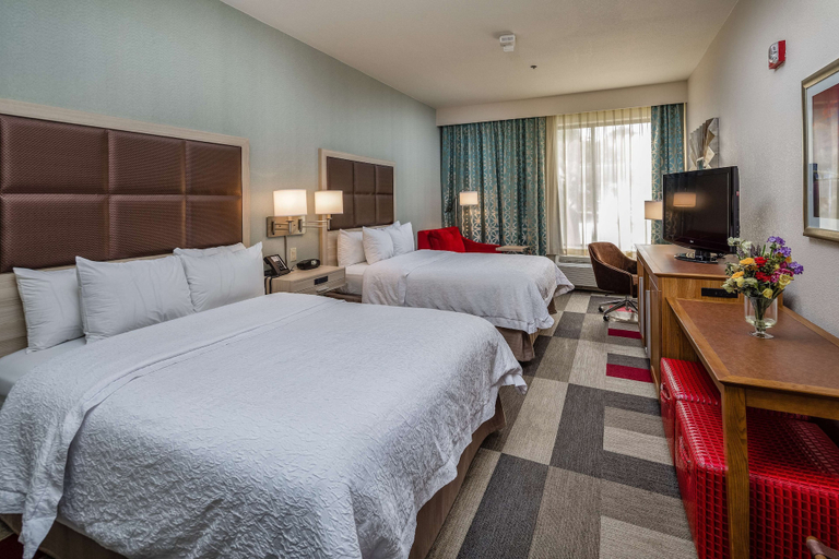 Bedroom 2, Hampton Inn San Francisco Airport, San Mateo