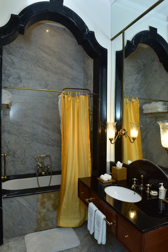 Bathroom 5, Taj Falaknuma Palace, Hyderabad