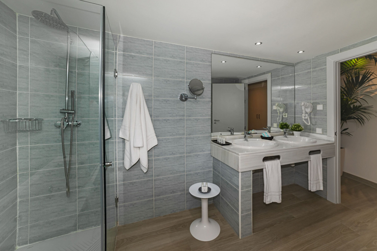 Bathroom 5, Cabogata Jardín Hotel, Almería
