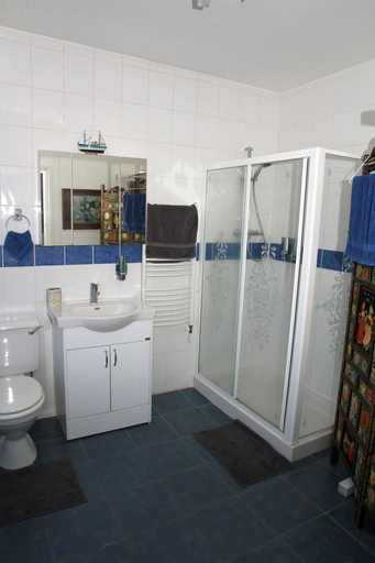 Bathroom 4, Bay Tree House B&B, London