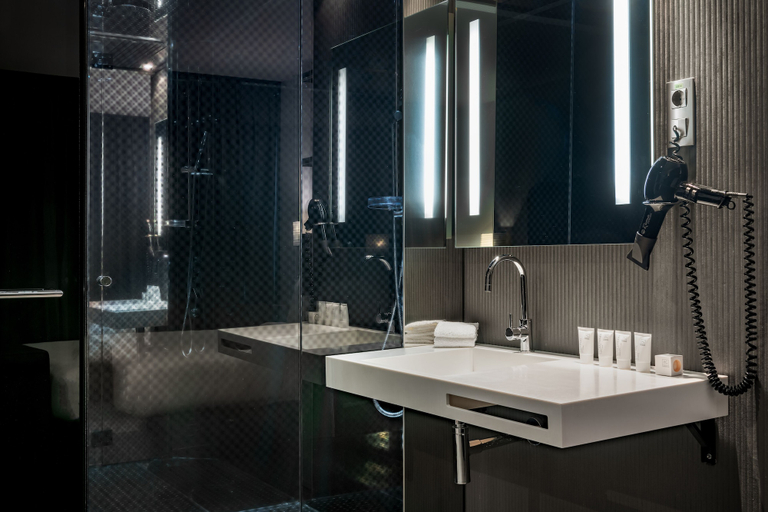 Bathroom 4, AC Hotel Atocha by Marriott, Madrid