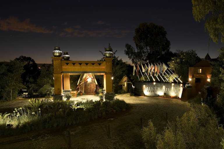 Exterior & Views