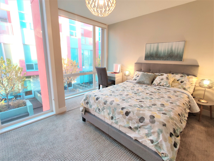 Bedroom 3, Monki Di Executive Suites - GLAS - Luxury Inner City Home 3 min to Downtown w Private Rooftop Patio Fireplace, Division No. 6