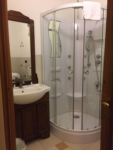 Bathroom 5, La Dimora, Bari
