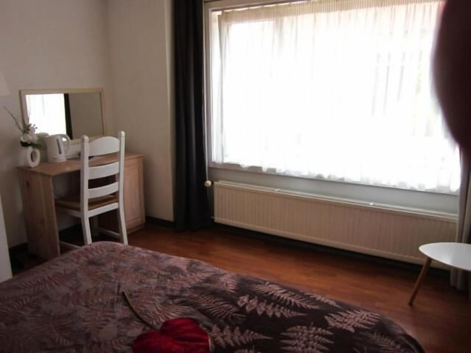 Bedroom 4, Hotel le Provencal, Sluis