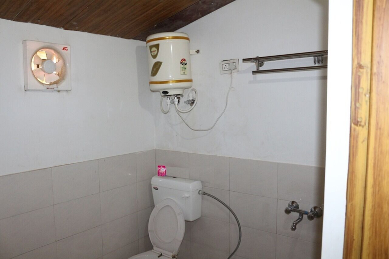 Bathroom, Cosmo Cottages, Tehri Garhwal