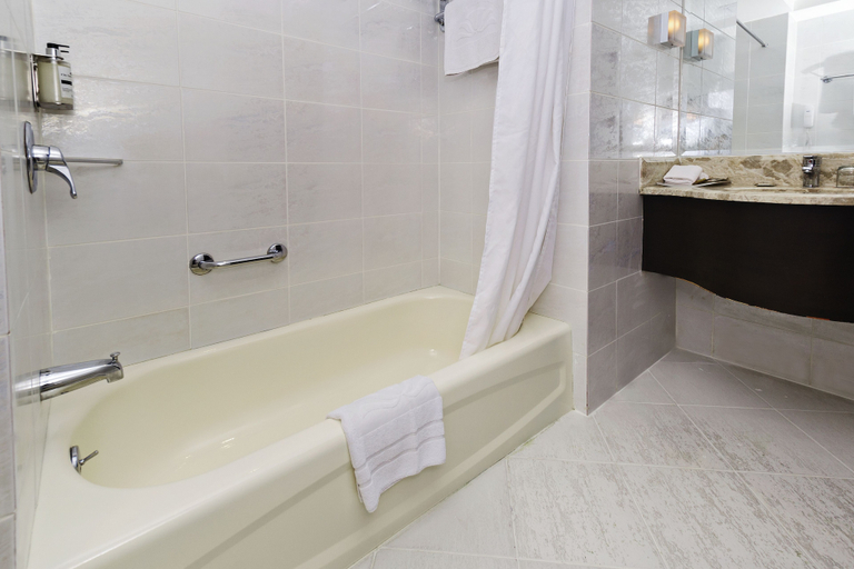 Bathroom 5, City Garden Hotel Makati, Makati City