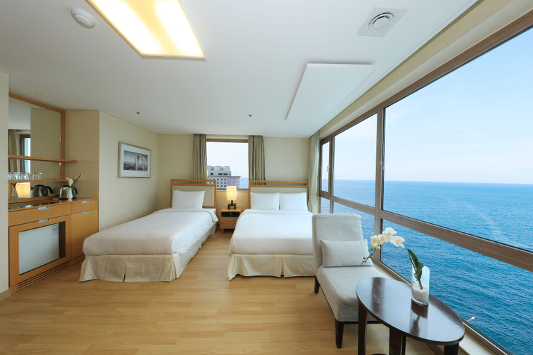 Bedroom 2, Ocean Suites Jeju Hotel, Jeju