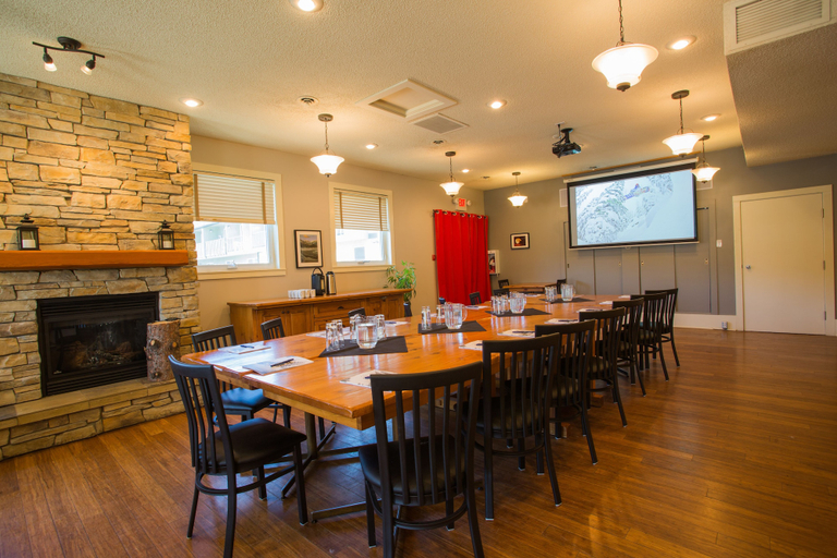 Food & Drinks 5, Red Tree Lodge, East Kootenay