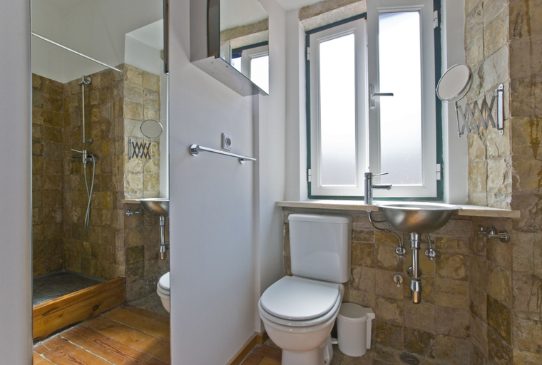 Bathroom, LxWay Apartments Diario de Notícias Color, Lisbon