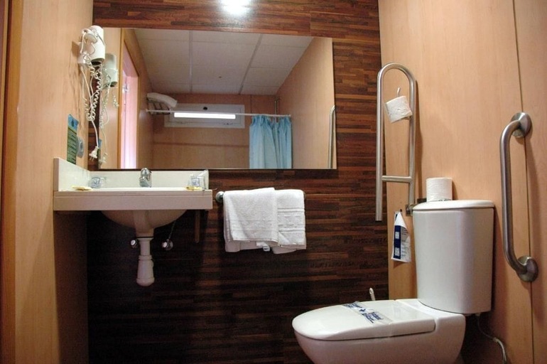 Bathroom 5, Evenia President Hotel, Tarragona