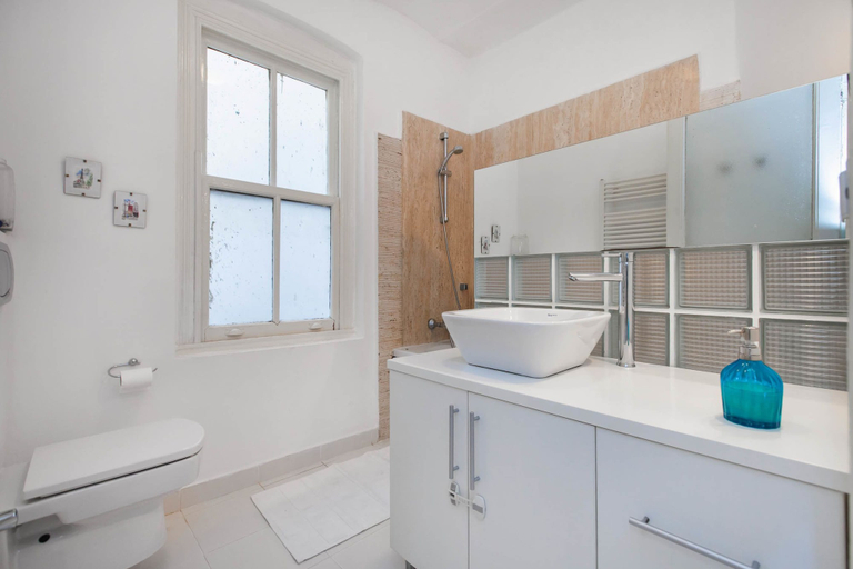 Bathroom 2, Ev Apartments Cihangir, Beyoğlu