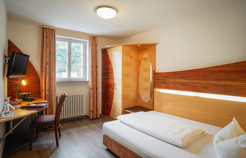 Bedroom 4, Hotel Passauer Wolf, Passau