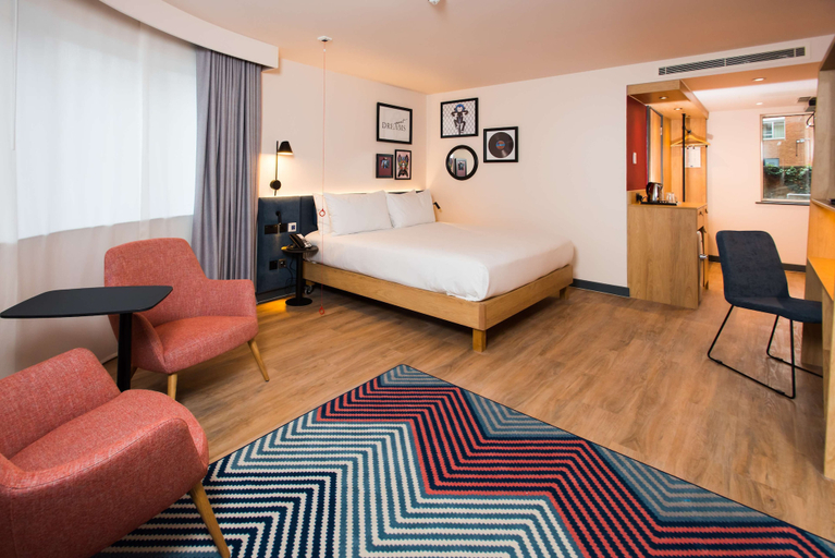 Bedroom 3, Hampton by Hilton London Park Royal, London