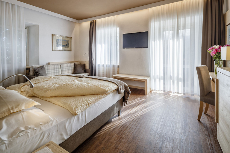Bedroom 2, Hotel Menardi, Belluno