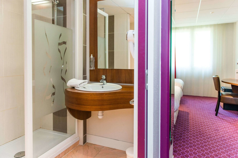 Bathroom 4, Brit Hotel Nantes Vigneux - L'Atlantel, Loire-Atlantique