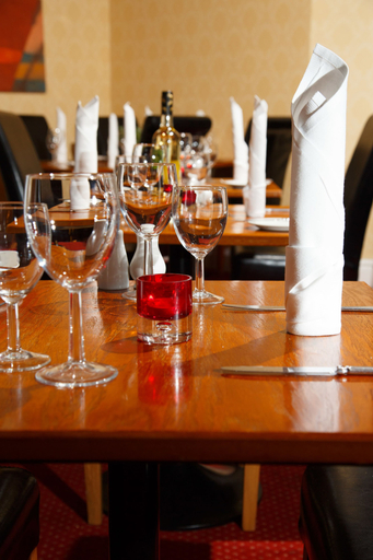 Food & Drinks 4, Kingston Lodge Hotel, London