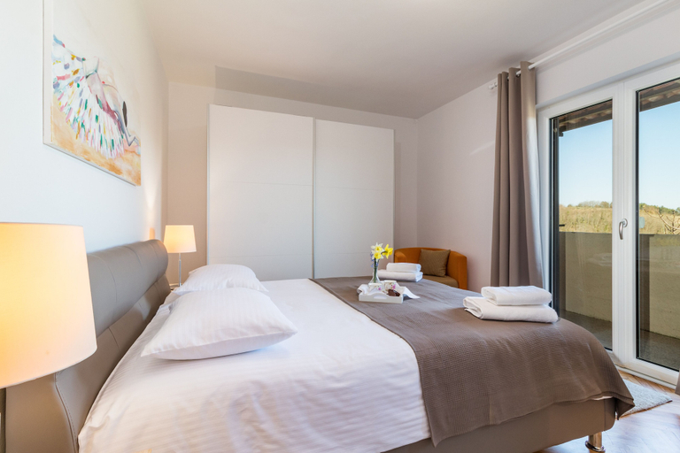 Bedroom 2, Holiday Home with pool and garden, Pazin