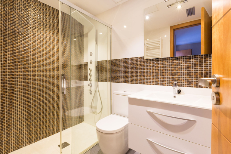 Bathroom 3, Villa Paulina, Girona