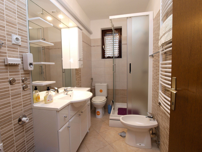 Bathroom 3, Apartments Milano 994, Fažana