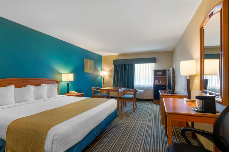 Bedroom 3, Best Western Governors Inn & Suites, Sedgwick