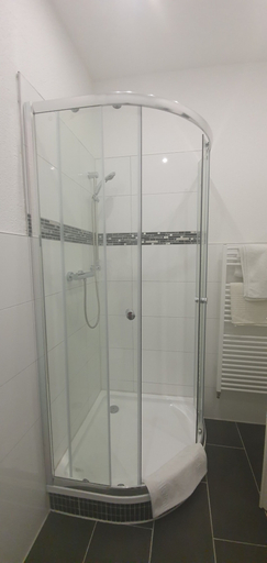 Bathroom 2, Trang Hotel, Rastatt