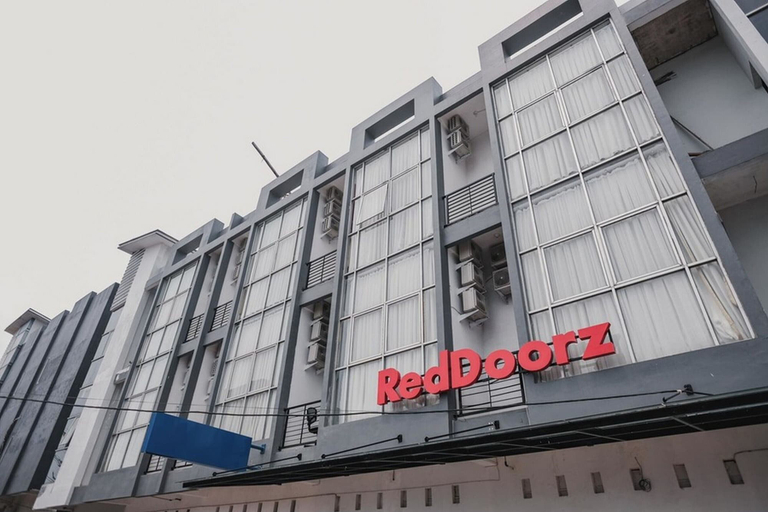 Exterior & Views, RedDoorz @ Jalan Sukabangun 2 Palembang, Palembang