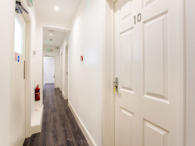 Others 5, The Broadway Hotel - London Heathrow, London
