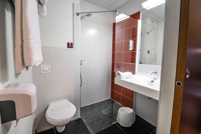 Bathroom 4, B&B HOTEL Agen Castelculier, Lot-et-Garonne