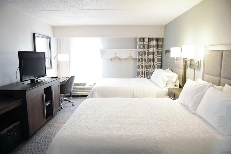 Bedroom 3, DoubleTree by Hilton Sterling - Dulles Airport, Loudoun