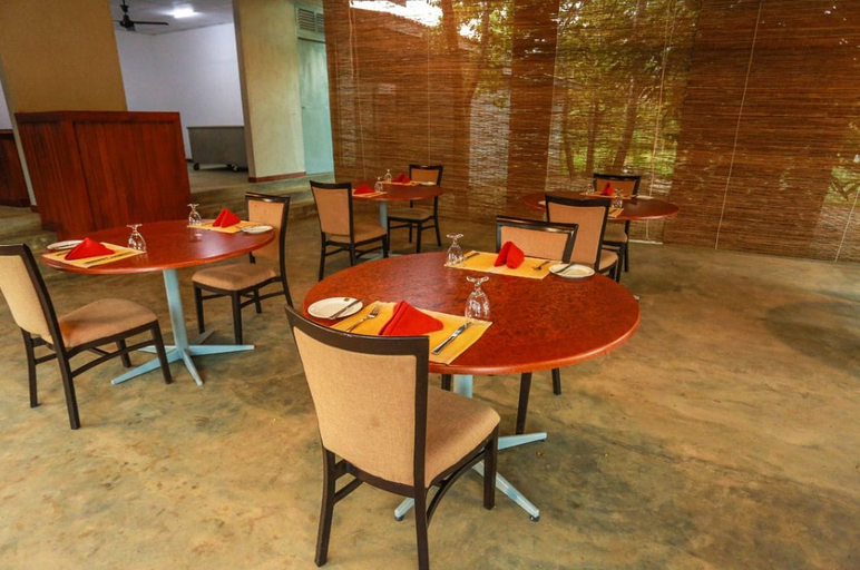 Food & Drinks 4, Candila Hotel & Sport Club, Palugaswewa
