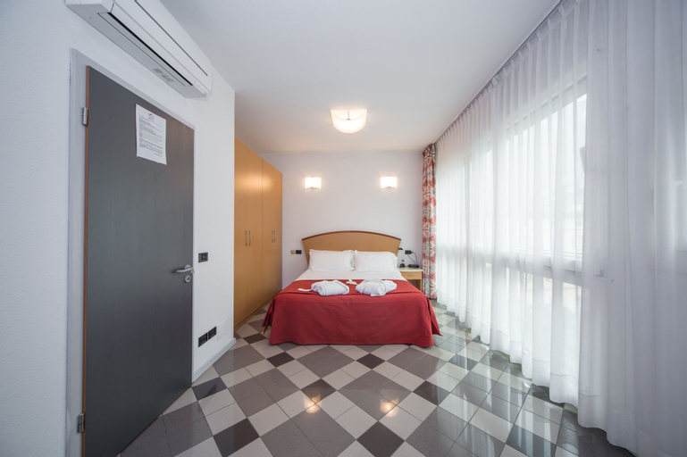 Bedroom 1, Piazzi House, Sondrio