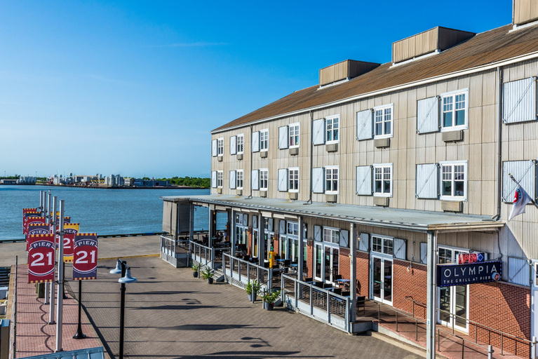 Exterior & Views