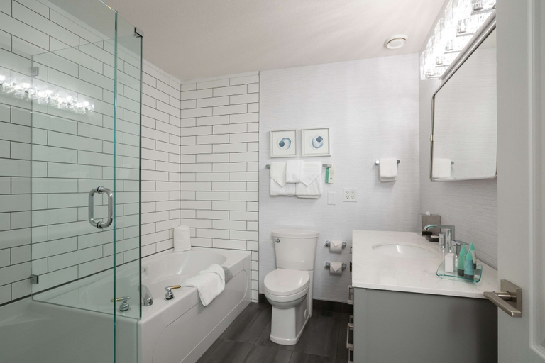 Bathroom 4, Prestige Harbourfront Resort, WorldHotels Luxury, Columbia-Shuswap
