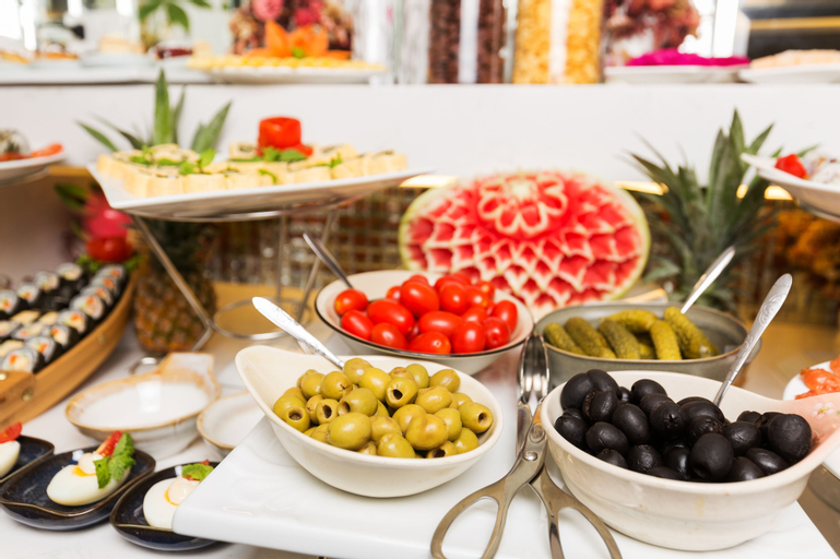Food & Drinks 15