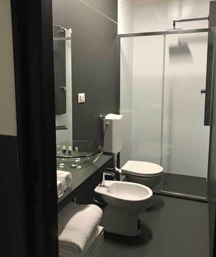Bathroom 5, Hotel Pex, Padua