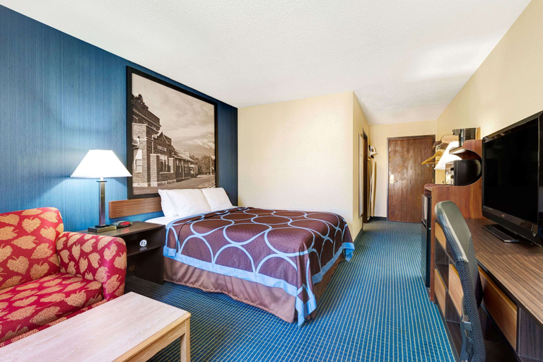 Bedroom 3, Super 8 by Wyndham Hutchinson, Reno