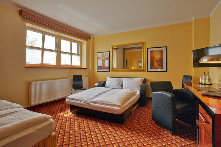 Bedroom 4, Hotel Sauerlacher Post, München