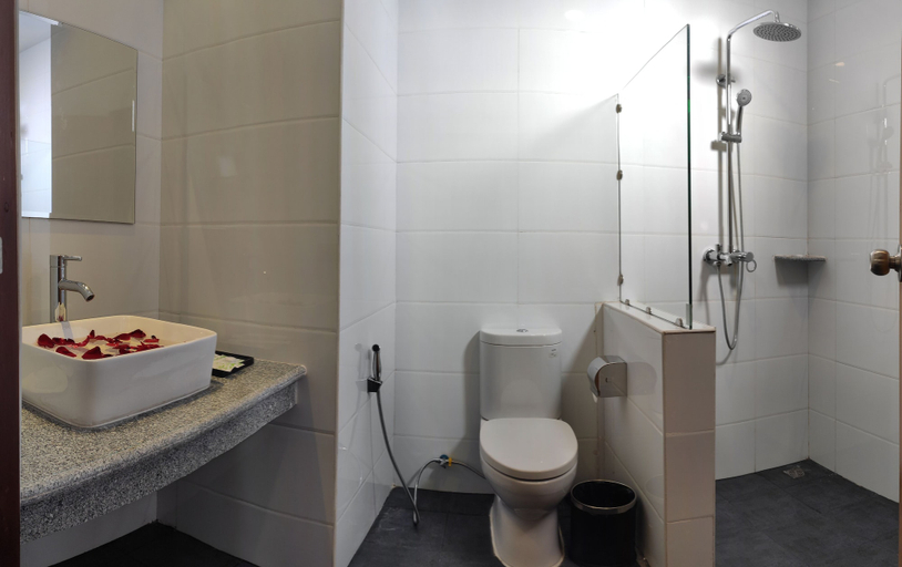 Bathroom 3, Golden Classic Hotel Bagan, Myingyan