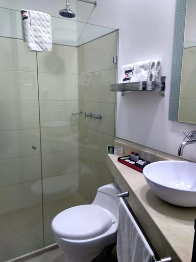 Bathroom 4, Hotel Merlott 70, Medellín