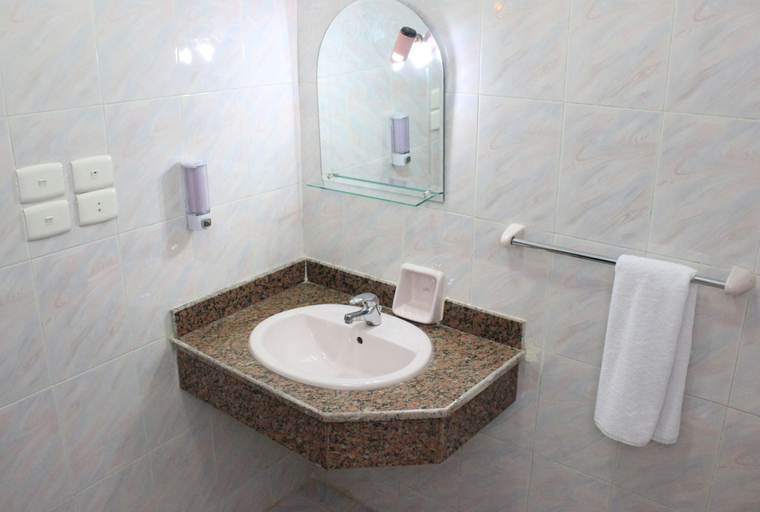 Bathroom 3, Grand Blue St Maria Hotel & Aqua Park, Al-Ghurdaqah