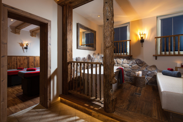 Bedroom 4, Alm- & Wellnesshotel Alpenhof, Berchtesgadener Land
