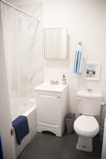 Bathroom, Amazing Studio in Beverly Boulevard! Sleeps 3!, Los Angeles