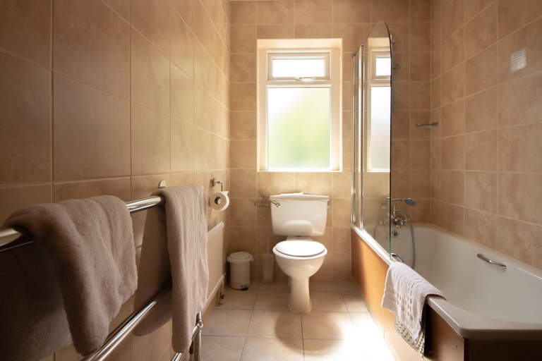 Bathroom 4, Westone Manor Hotel, Northamptonshire