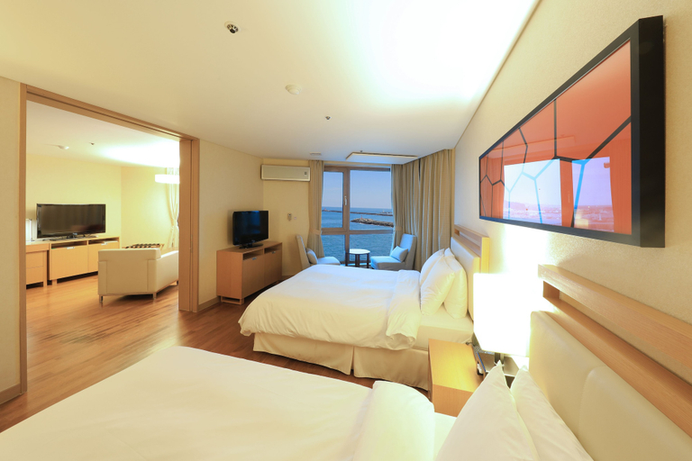 Bedroom 2, Ocean Suites Jeju Hotel, Jeju