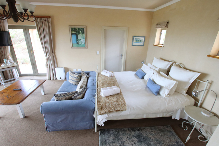 Bedroom 4, On the Cliff Guest House, Overberg