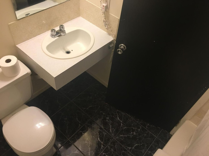 Bathroom 3, The Fort Nashwaak Motel, York