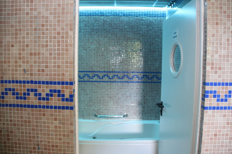 Bathroom 4, Balneario Caldas de Luna, León