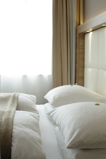 Bedroom 4, H4 Hotel Berlin Alexanderplatz, Berlin